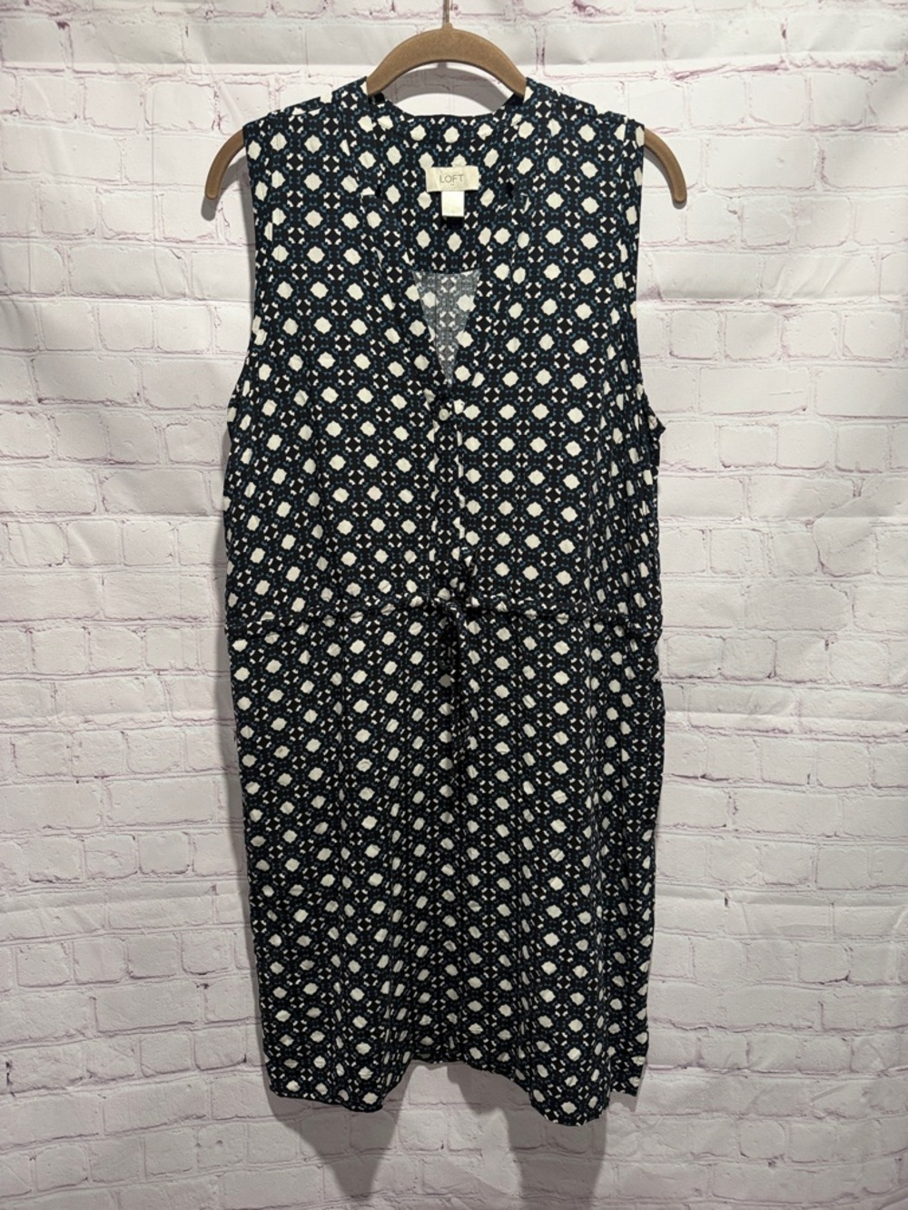 LOFT Black, blue, and White Geometric Sleeveless Shift Dress Woman’s Size Large